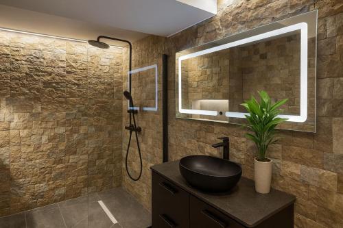 a bathroom with a black sink and a shower at ALBERT RESIDENCE Brasov in Braşov