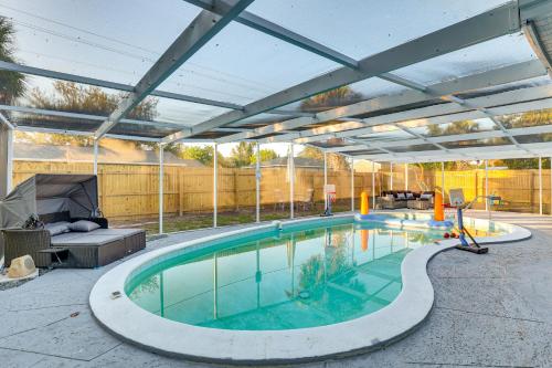Πισίνα στο ή κοντά στο 3 Mi to Apollo Beach Preserve Family Retreat!