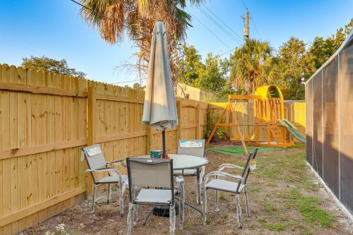 Κήπος έξω από το 3 Mi to Apollo Beach Preserve Family Retreat!
