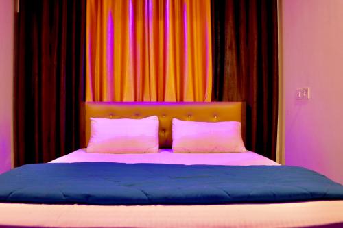 Ένα ή περισσότερα κρεβάτια σε δωμάτιο στο Hotel Shri Ranga Top