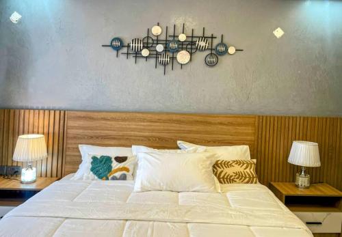 Fotografie z fotogalerie ubytování luxury 3 bedroom town view apartment with a pool v destinaci Kampala