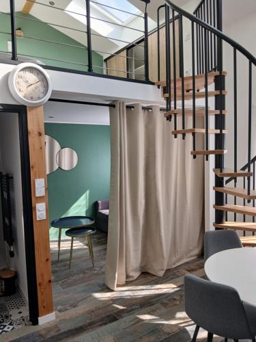 a room with a staircase and a table and chairs at casa martinez in Artigues-près-Bordeaux