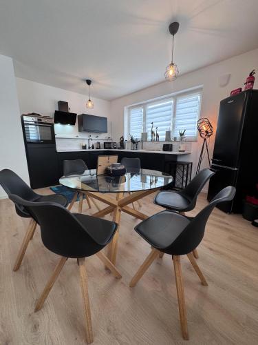 Kuchyň nebo kuchyňský kout v ubytování Ferienwohnung NOVA 1 Merzig - Brotdorf
