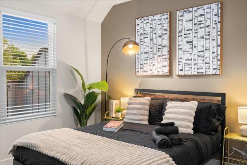 Gallery image of 4BR Townhouse King Bed Rooftop Uptown CLT in Charlotte