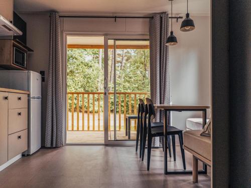 Dapur atau dapur kecil di Loggia Wood