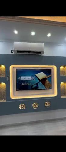 Televisyen dan/atau pusat hiburan di Mr Khaled Hotel