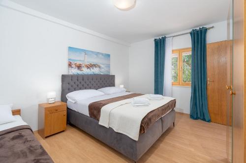 Ένα ή περισσότερα κρεβάτια σε δωμάτιο στο Apartments Sanja