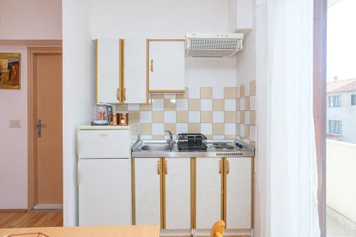 Apartments with parking space Vodice - 24808