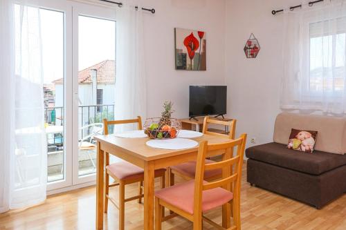 Apartments with parking space Vodice - 24808