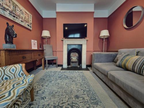 Area soggiorno di Unique & Stylish Town House in Central Cheltenham