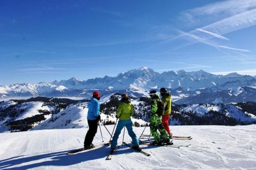 a group of people standing on top of a ski slope at Résidence Les Balcons Du Charvin - Agréable appartement avec terrasse proche ski-bus et commerces MAE-2354 in Notre-Dame-de-Bellecombe