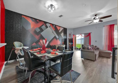 Themed Resort Home 15 min drive to Disney photo 18
