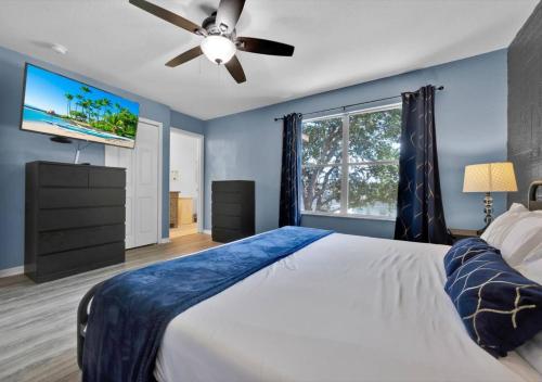 Themed Resort Home 15 min drive to Disney photo 3