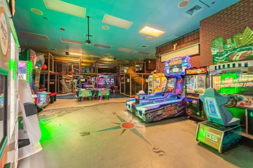 Themed Resort Home 15 min drive to Disney photo 37