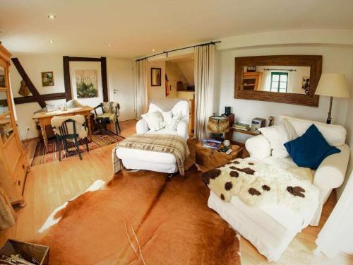 Katil atau katil-katil dalam bilik di dreamlike Elb-Chalet