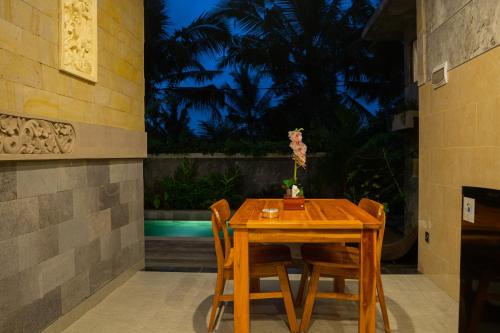 Piscina en o cerca de Ubud Paras Ayu Villa