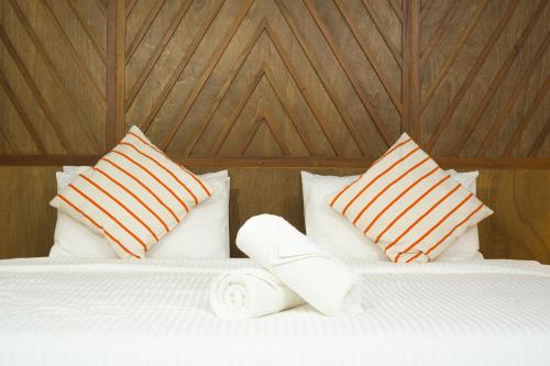 Una cama o camas en una habitación de Hotel Lucca
