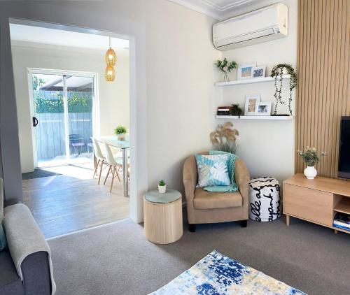 a living room with a chair and a table at GREENVIEW, BFast,WiFi,Fetch, Walk2Pizza,Liquor in Bell Post Hill