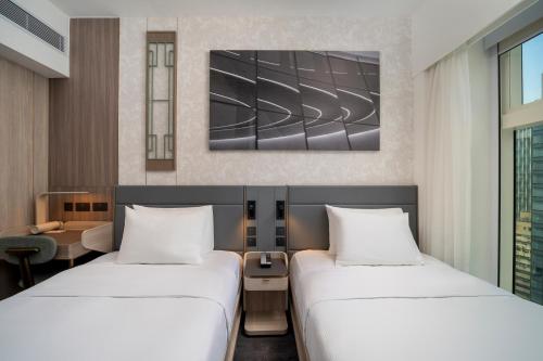 Motto by Hilton Hong Kong Sohoにあるベッド