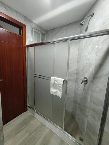 Ένα μπάνιο στο Zamora Suite GM Luxury