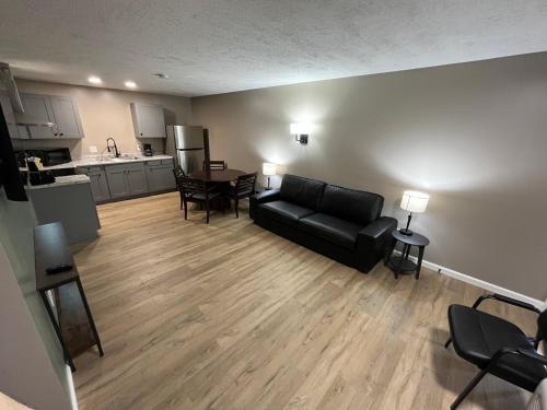 Una cocina o cocineta en Valley Inn and Suites