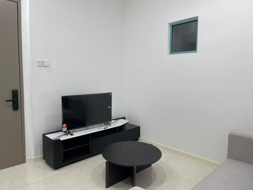 Μια τηλεόραση ή/και κέντρο ψυχαγωγίας στο Bay Suites by Pinstay Plus