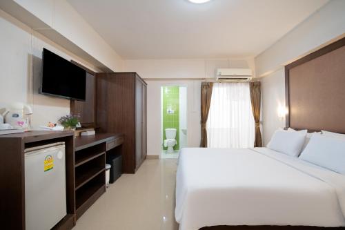a hotel room with a large bed and a television at P-Park Suvarnabhumi in Bangkok
