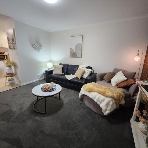 Χώρος καθιστικού στο LBarza Private 1BR Serviced Apartment CBD