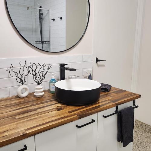 Ένα μπάνιο στο LBarza Private 1BR Serviced Apartment CBD
