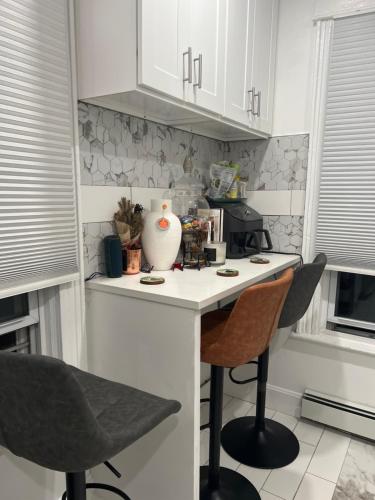 Gallery image of Santa Cruise Rooms and hospitality in Brooklyn