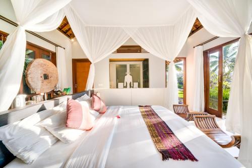 Postel nebo postele na pokoji v ubytování Awan Putih Resort