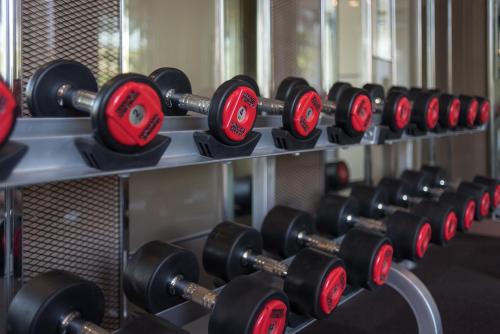 Gimnasio o equipo deportivo en The Berkeley Hotel Pratunam
