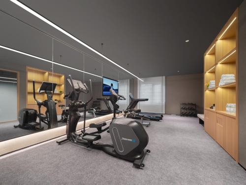 Fitness centrum a/nebo fitness zařízení v ubytování Atour Hotel Xi'an Jiaotong University Changle Park Subway Station