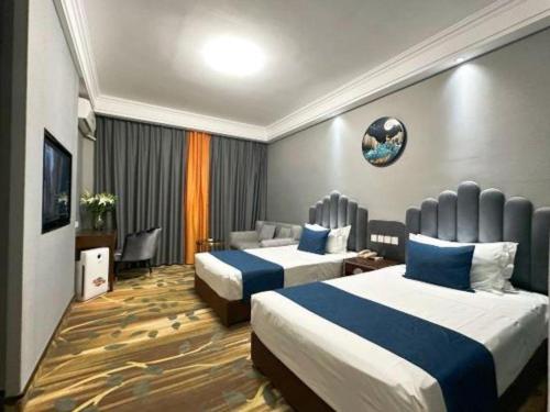 Dunhuang Dunhe Hotelにあるベッド