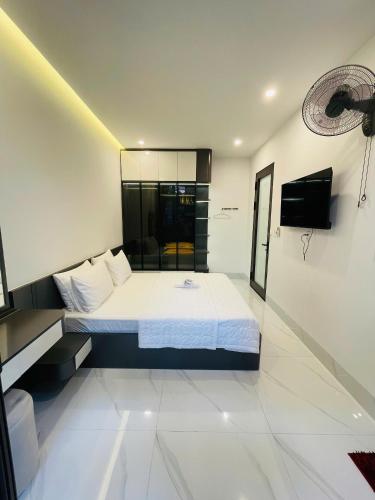 a bedroom with a bed and a flat screen tv at Subin Homestay Hue in Thôn Kim Long (1)