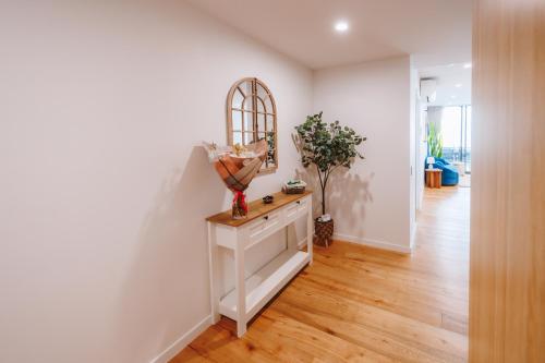 ブリスベンにある3-Bedroom Apartment with Sea View, Rooftop Pool, Study & Free Parkingのギャラリーの写真