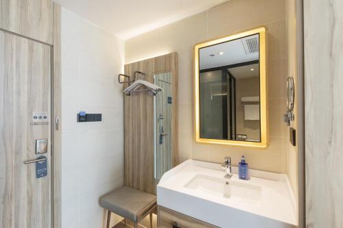 Et badeværelse på Hanting Premium Hotel Beijing Lize Business District