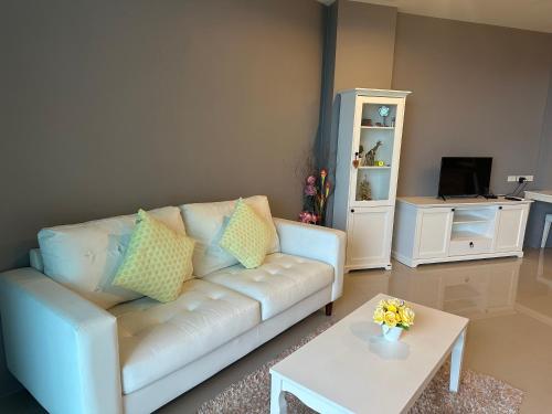 TV a/nebo společenská místnost v ubytování Viewlay Condo