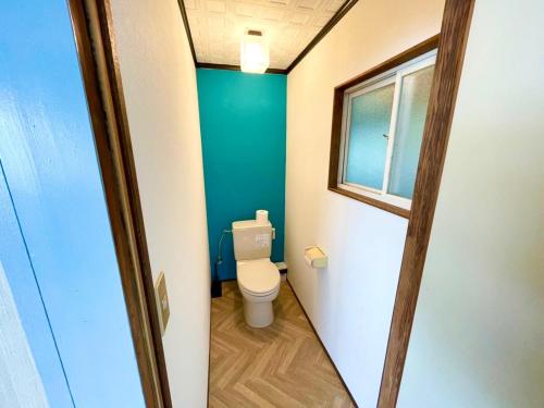 a small bathroom with a toilet and a window at Onomichi - House - Vacation STAY 13636 in Onomichi