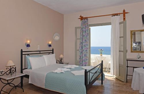 A bed or beds in a room at Vrohaki Studios & Rooms