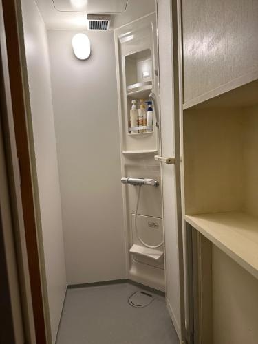 高知市にあるGuest House Tosa Otesujihana - Vacation STAY 14358の冷蔵庫(部屋内に開閉可能)