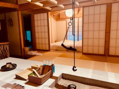 una camera con altalena di Villa Amatsuboshi - Vacation STAY 83624v a Tahara