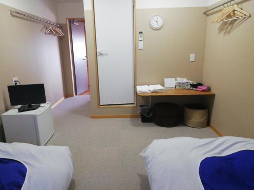 Giường trong phòng chung tại Naoshima Accommodation Menjuku Ura - Vacation STAY 23635v