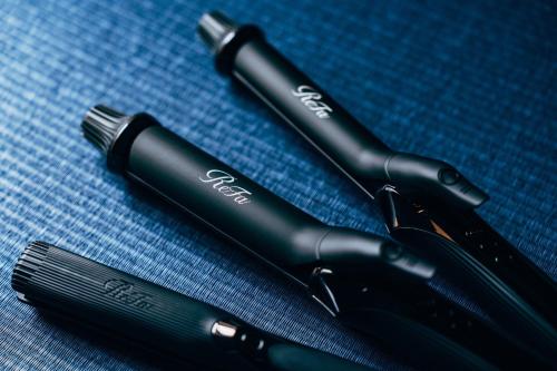 three pens sitting on top of a blue table at Ooka Tsuji - tsuji-oooka - - Vacation STAY 01156v in Chikuma