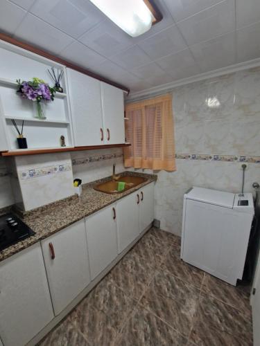 Η κουζίνα ή μικρή κουζίνα στο Relax Zone Cullera Parking fee en edificio