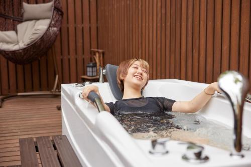 a young child sitting in a bath tub at TinyCabinTATEGU#02 - Vacation STAY 20575v in Oiwake