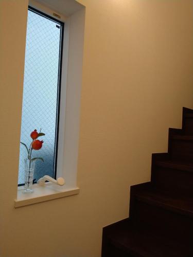 a window with a flower in a vase on a shelf at Tokyo stay Hut SARI - Vacation STAY 84619v in Tokyo