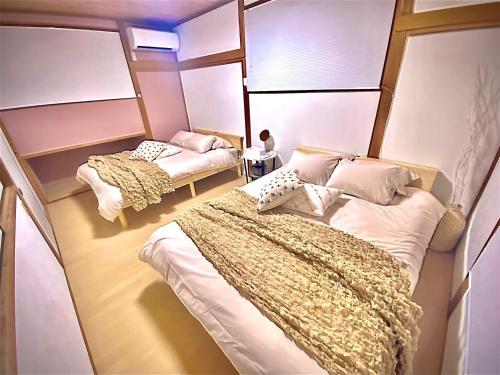 a room with two beds in a room at Marina HOUSE Onjuku - Vacation STAY 14125 in Iwada