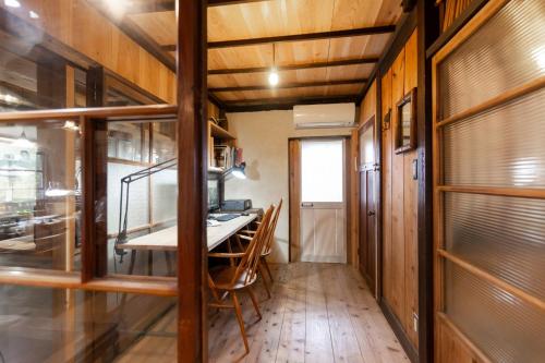 a dining room with a table and chairs at SAKURA HOUSE - Vacation STAY 65303v in Sonai