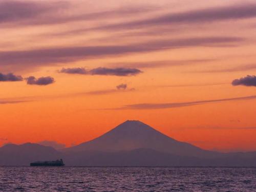 a mountain in the ocean at sunset at Oasis Wadaura - Vacation STAY 89769v in Kamogawa